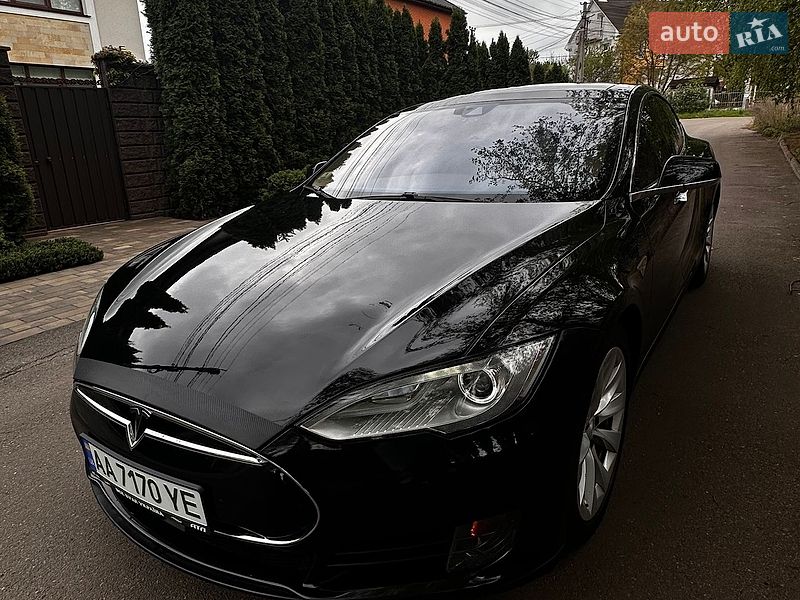 Ліфтбек Tesla Model S 2015 в Києві