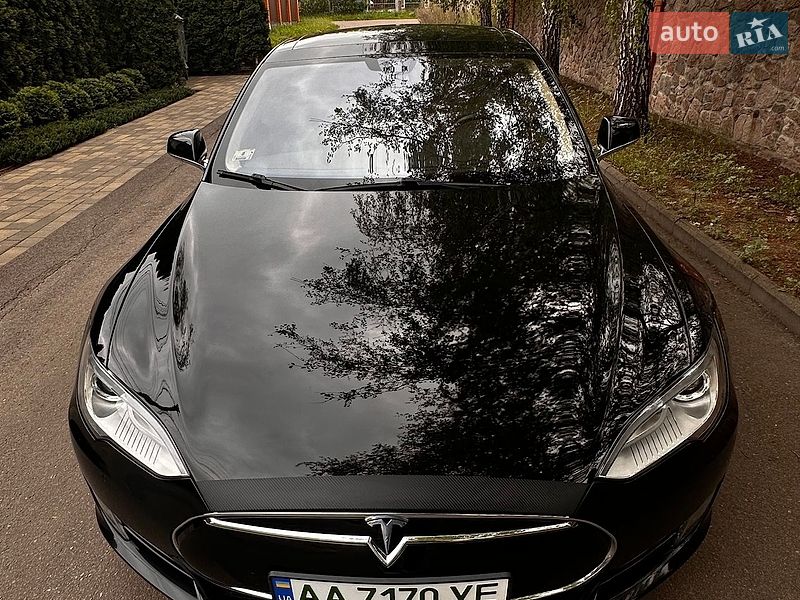 Ліфтбек Tesla Model S 2015 в Києві