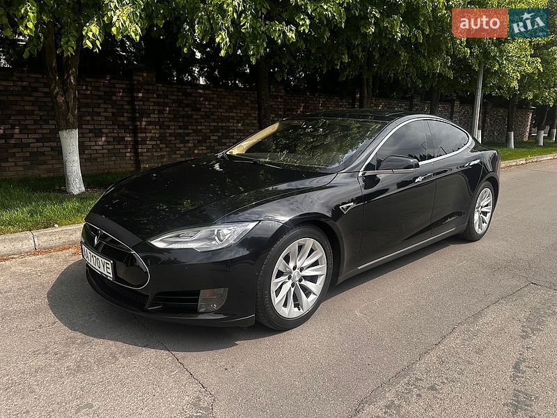 Ліфтбек Tesla Model S 2015 в Києві