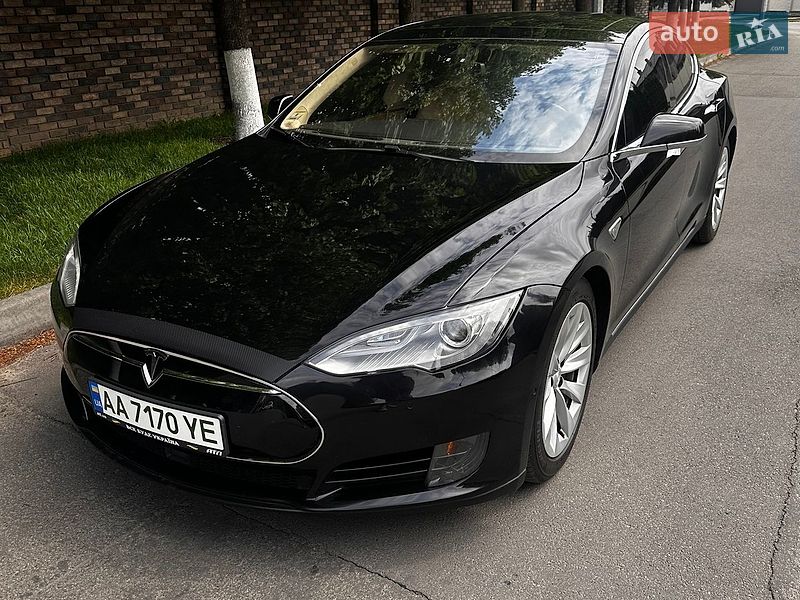 Ліфтбек Tesla Model S 2015 в Києві