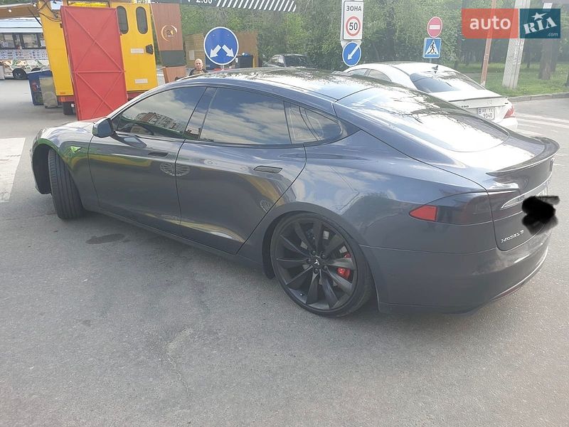 Tesla Model S 2014