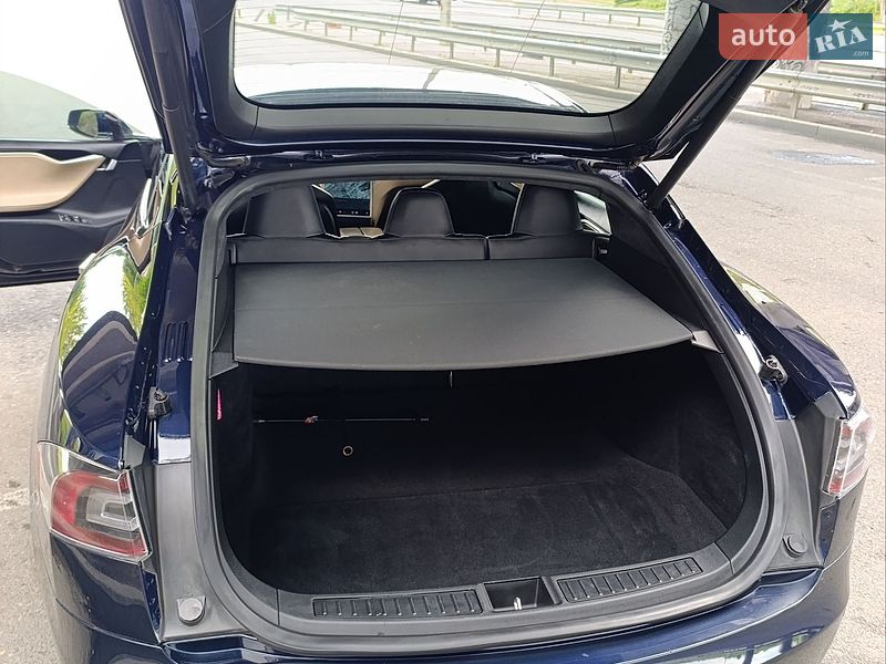 Ліфтбек Tesla Model S 2014 в Одесі