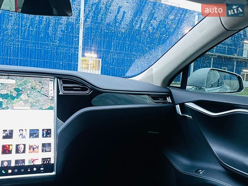 Лифтбек Tesla Model S 2016 в Виннице