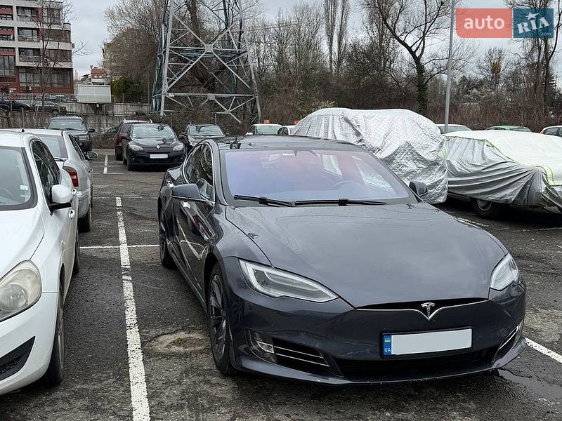 Ліфтбек Tesla Model S 2018 в Одесі