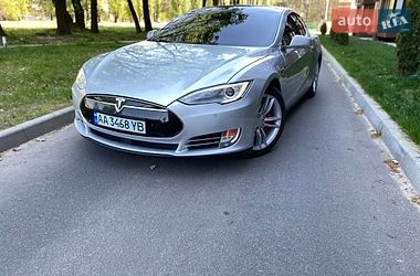 Ліфтбек Tesla Model S 2015 в Чернігові