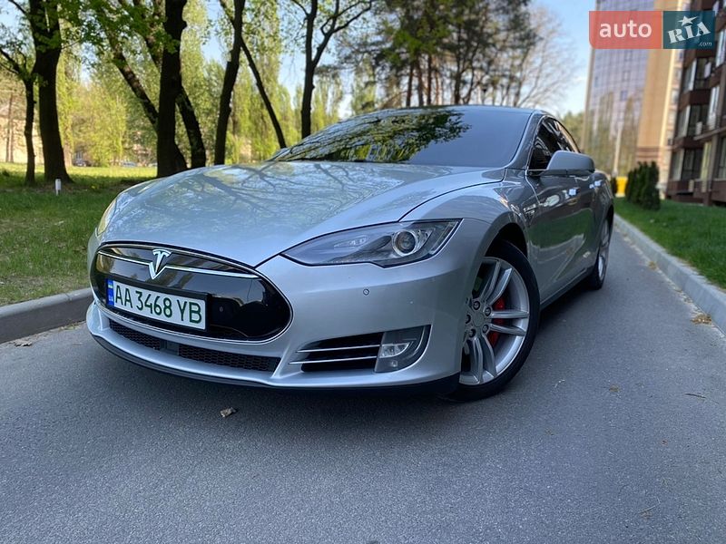 Ліфтбек Tesla Model S 2015 в Чернігові