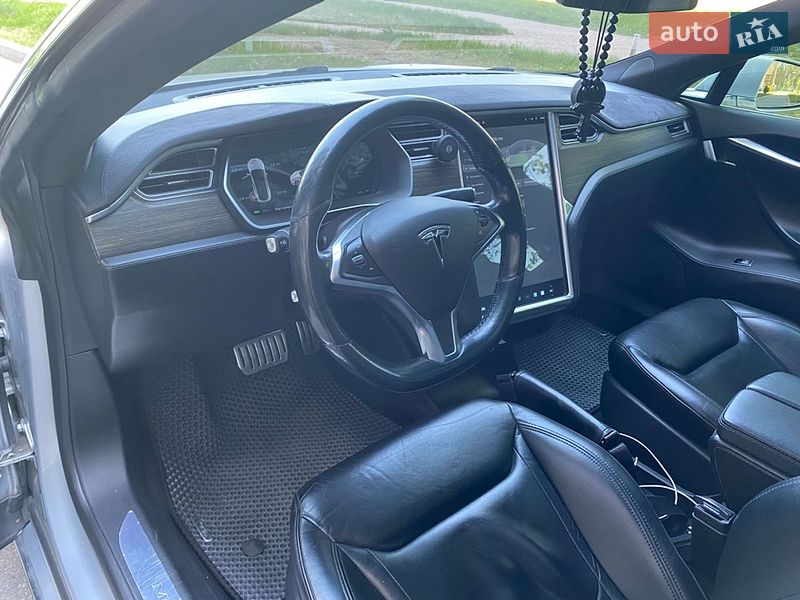 Ліфтбек Tesla Model S 2015 в Чернігові