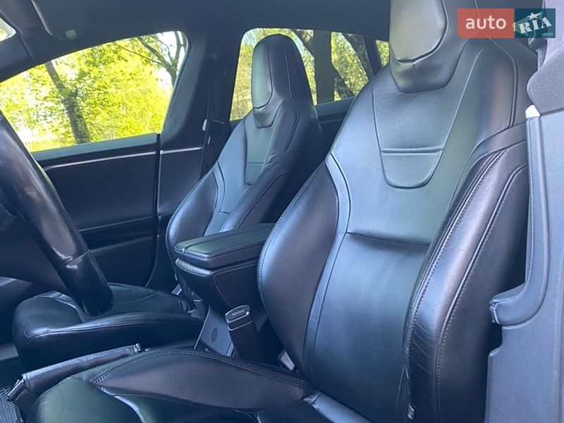 Ліфтбек Tesla Model S 2015 в Чернігові