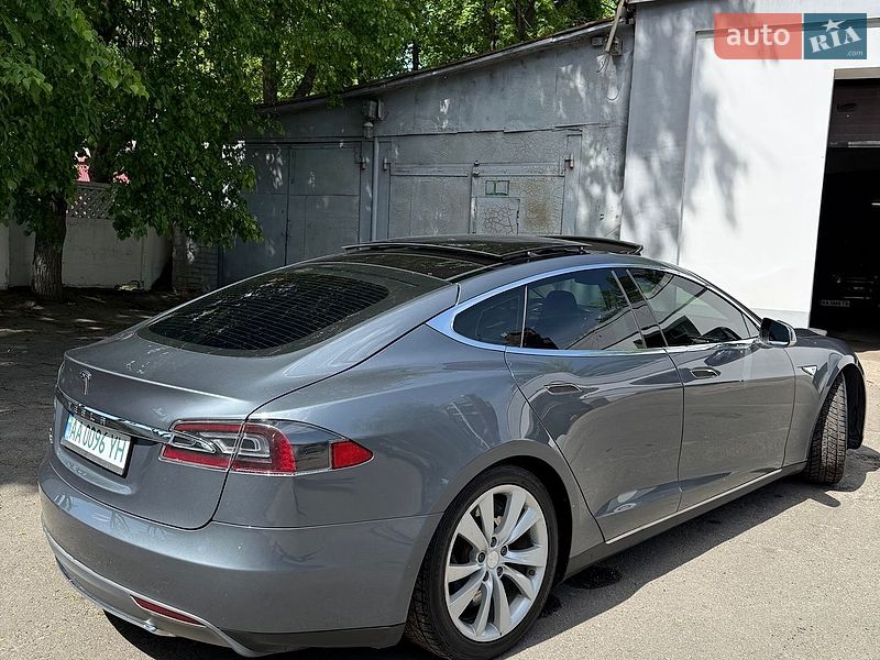 Tesla Model S 2013