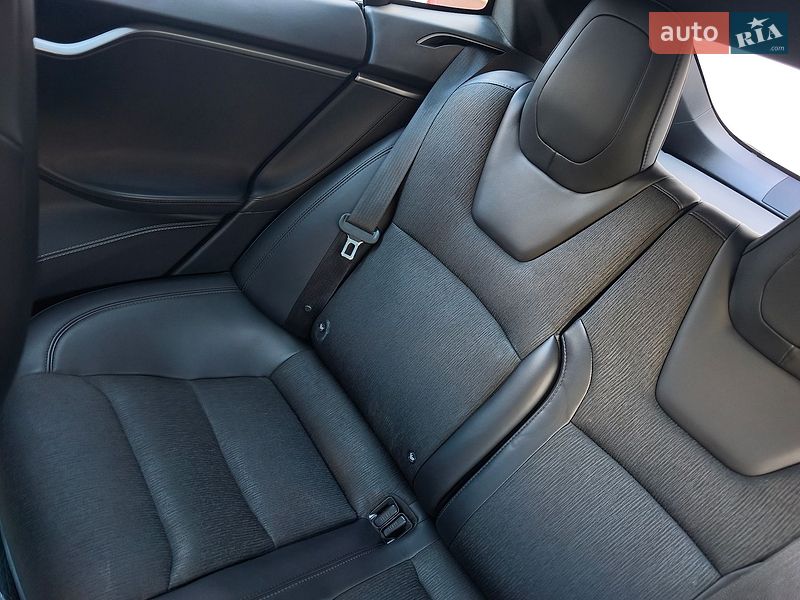 Лифтбек Tesla Model S 2018 в Виннице