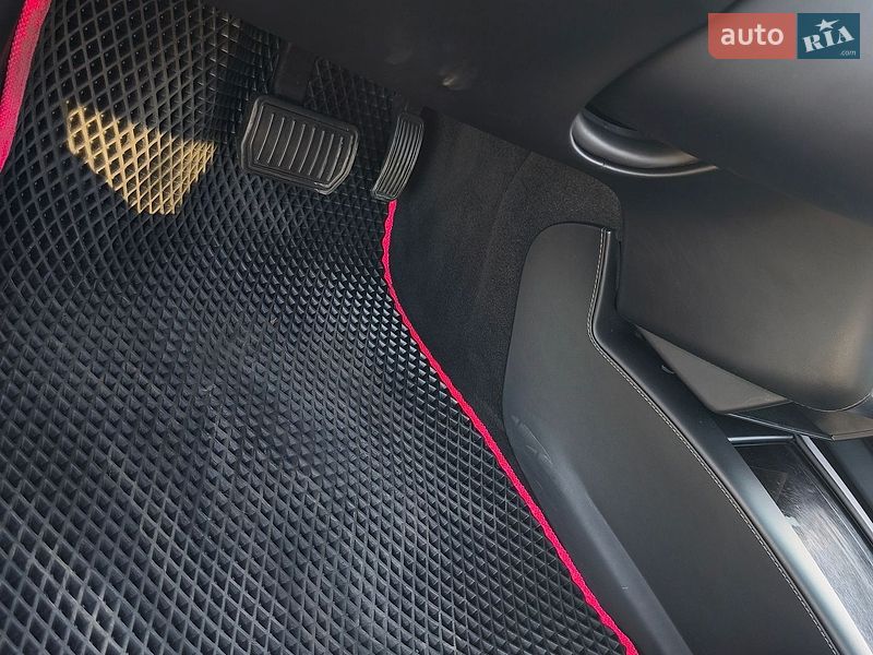 Лифтбек Tesla Model S 2018 в Виннице