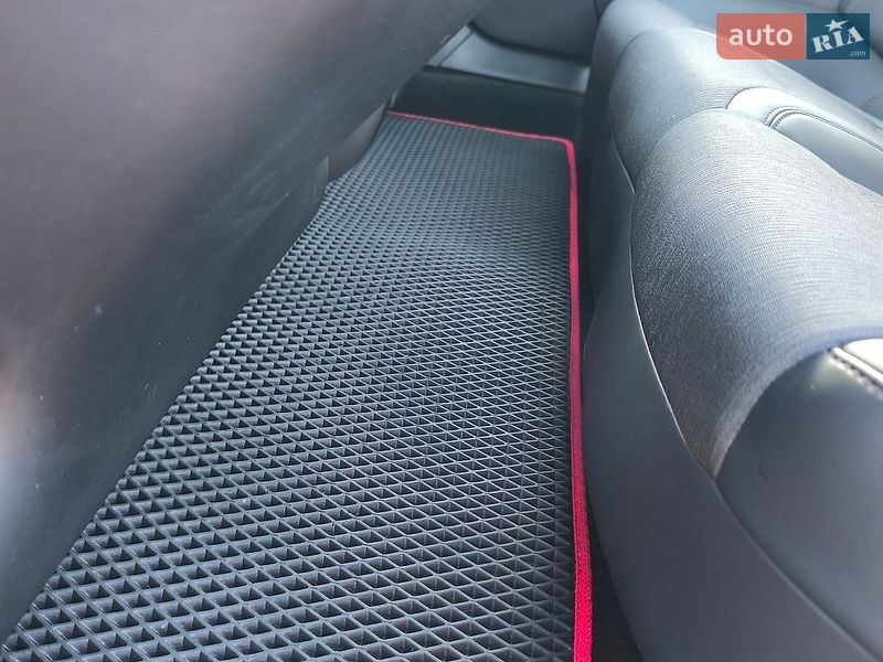 Лифтбек Tesla Model S 2018 в Виннице