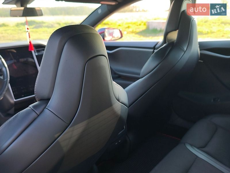 Лифтбек Tesla Model S 2018 в Виннице