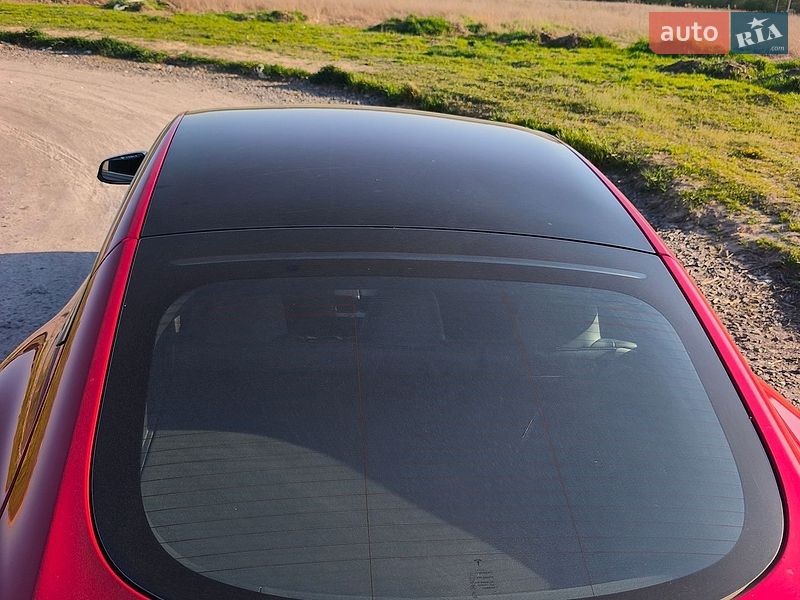Лифтбек Tesla Model S 2018 в Виннице