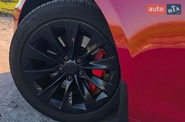 Лифтбек Tesla Model S 2018 в Виннице
