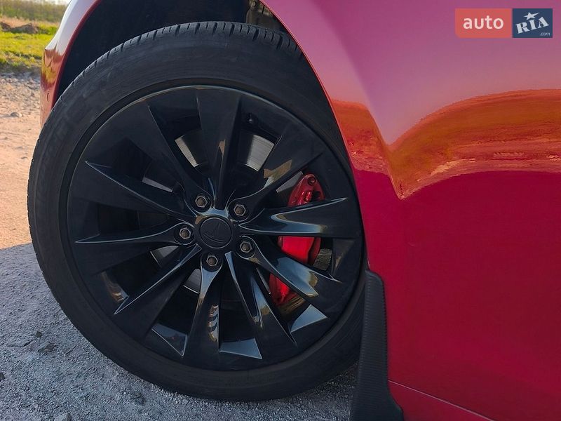 Лифтбек Tesla Model S 2018 в Виннице
