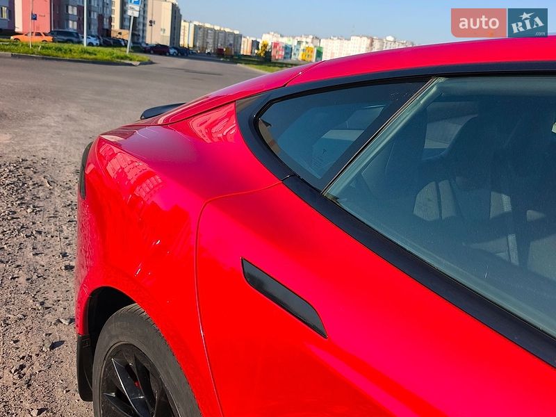 Лифтбек Tesla Model S 2018 в Виннице