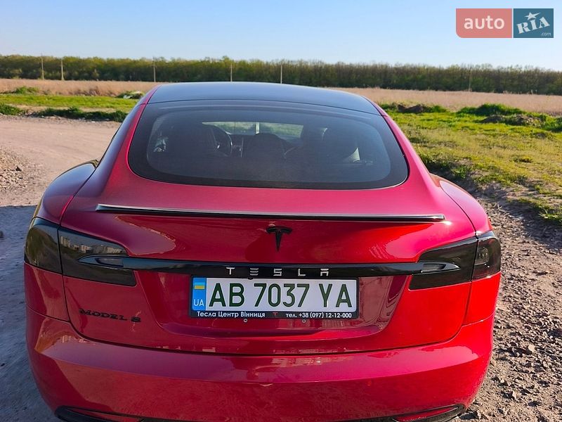 Лифтбек Tesla Model S 2018 в Виннице