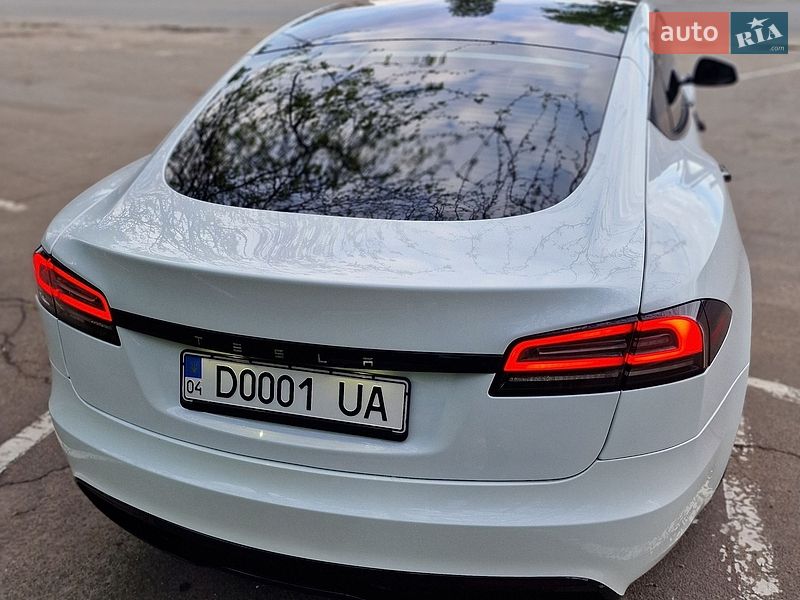 Лифтбек Tesla Model S 2023 в Одессе