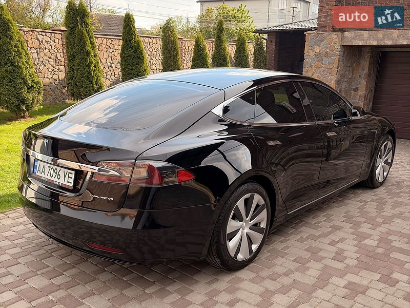 Ліфтбек Tesla Model S 2020 в Києві