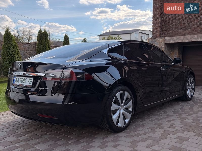 Ліфтбек Tesla Model S 2020 в Києві