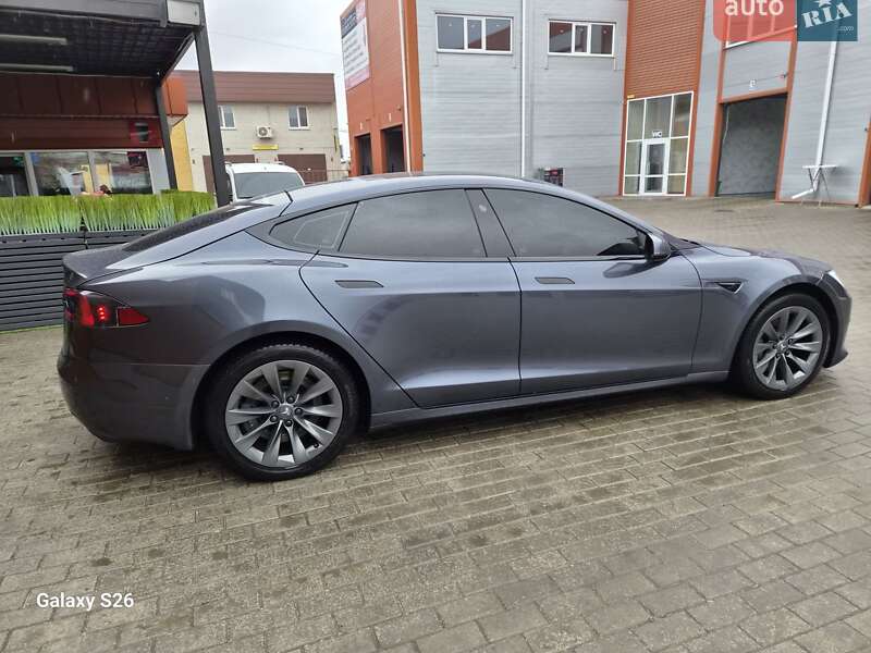 Лифтбек Tesla Model S 2019 в Сумах
