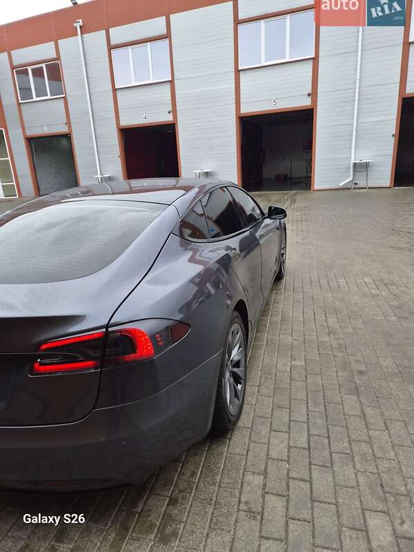 Лифтбек Tesla Model S 2019 в Сумах