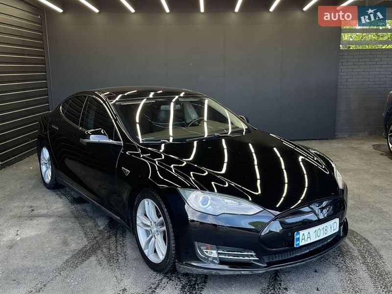 Tesla Model S 2014