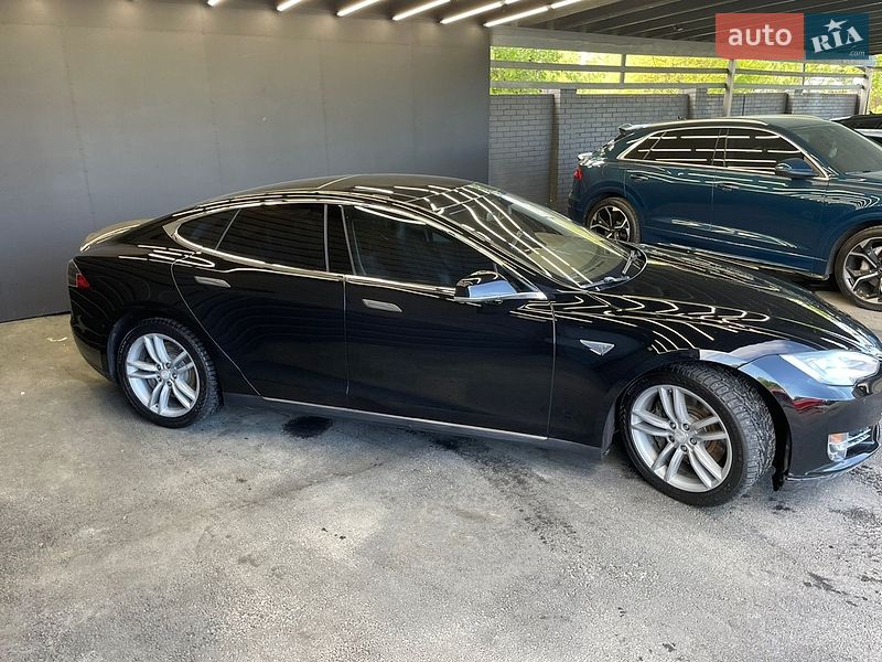 Ліфтбек Tesla Model S 2014 в Києві