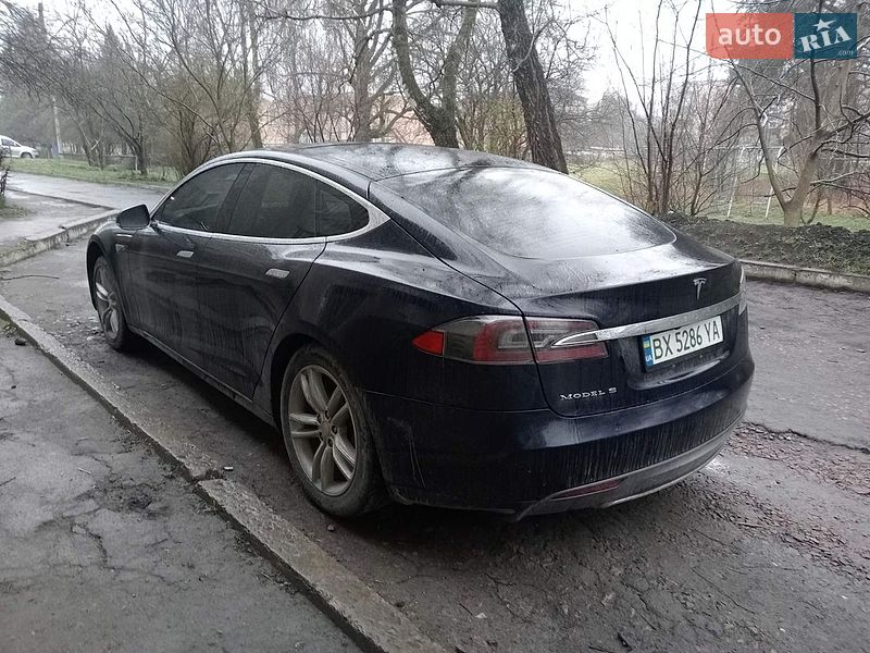 Ліфтбек Tesla Model S 2013 в Шепетівці