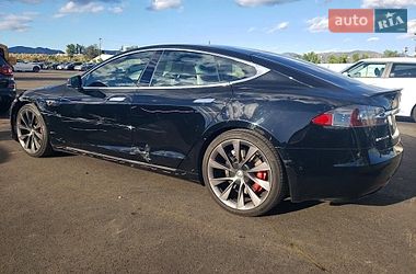 Лифтбек Tesla Model S 2016 в Львове