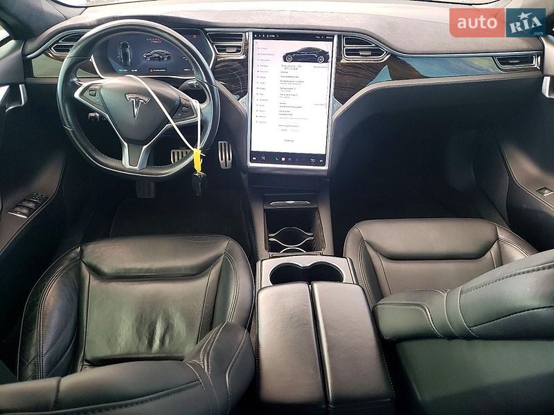 Лифтбек Tesla Model S 2016 в Львове