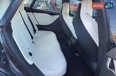 Лифтбек Tesla Model S 2017 в Львове