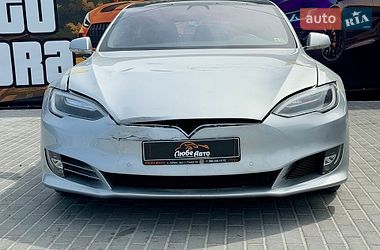 Лифтбек Tesla Model S 2018 в Львове