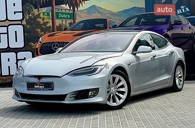 Лифтбек Tesla Model S 2018 в Львове