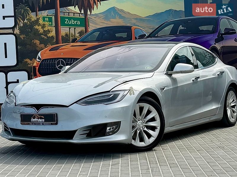 Лифтбек Tesla Model S 2018 в Львове
