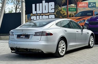 Лифтбек Tesla Model S 2018 в Львове