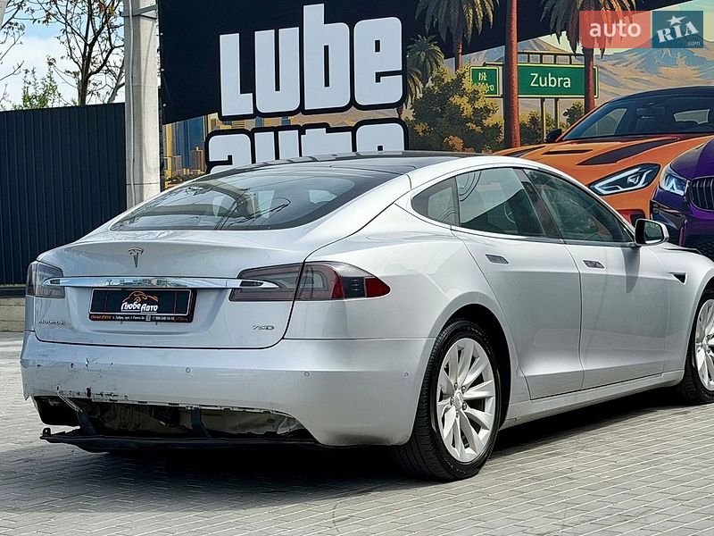 Лифтбек Tesla Model S 2018 в Львове