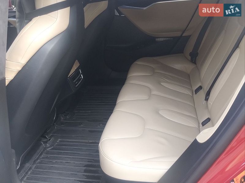 Лифтбек Tesla Model S 2016 в Каменском