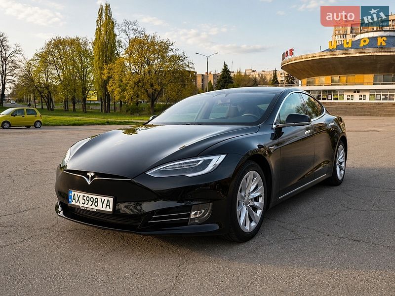 Tesla Model S 2018