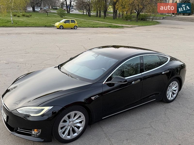 Ліфтбек Tesla Model S 2018 в Запоріжжі