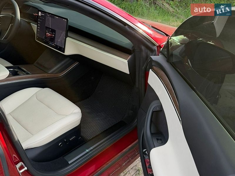 Ліфтбек Tesla Model S 2023 в Новомосковську