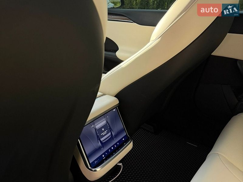 Ліфтбек Tesla Model S 2023 в Новомосковську