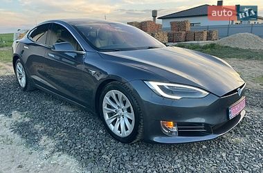 Ліфтбек Tesla Model S 2017 в Луцьку