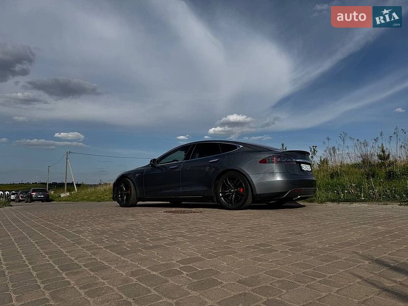 Лифтбек Tesla Model S 2014 в Ровно