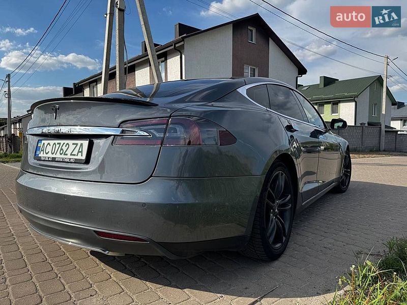 Лифтбек Tesla Model S 2014 в Ровно