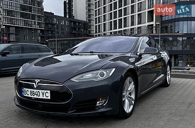 Лифтбек Tesla Model S 2015 в Львове