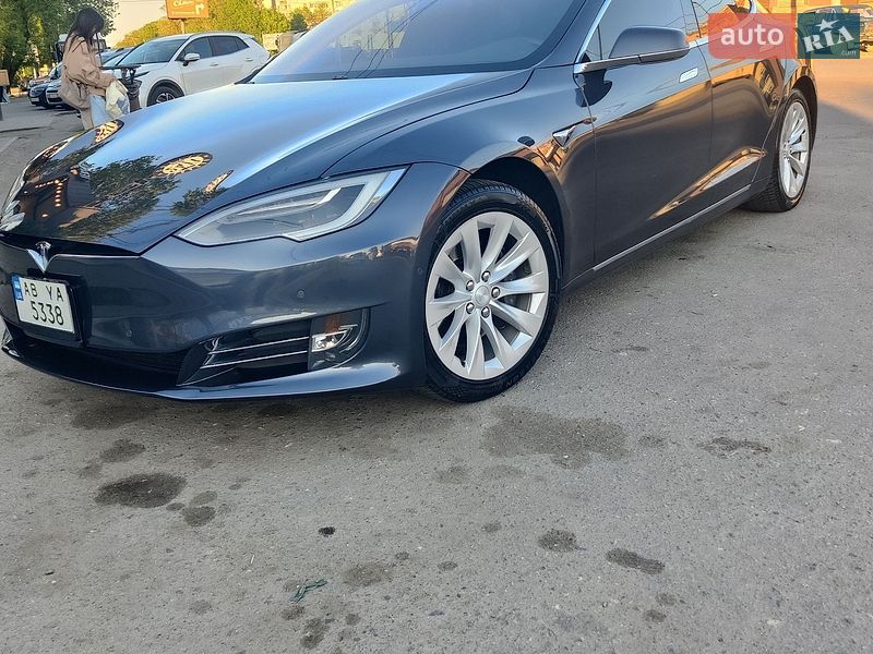 Tesla Model S 2018