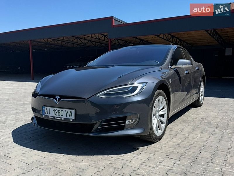Лифтбек Tesla Model S 2017 в Умани