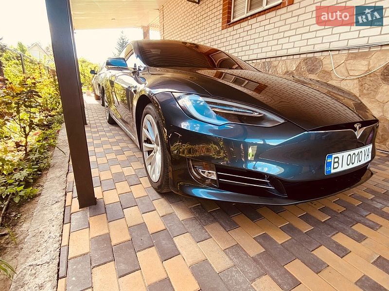 Ліфтбек Tesla Model S 2017 в Кременчуці